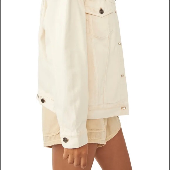 NWT FREE PEOPLE We the Free Jolene Cotton Denim Trucker Jacket - Picture 4 of 5